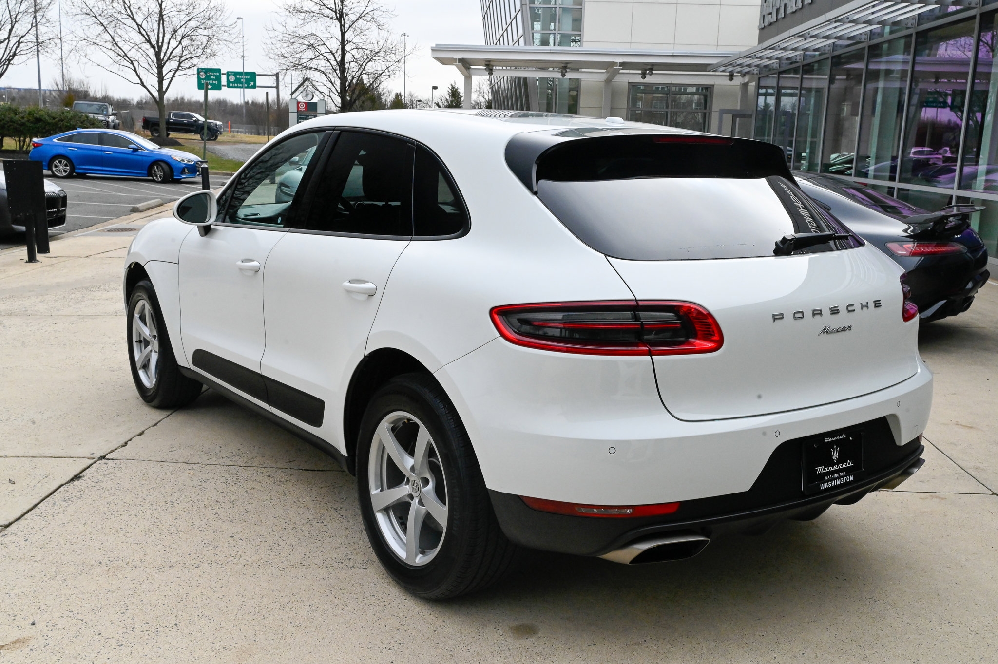 Used 2018 Porsche Macan AWD/4WD image 7
