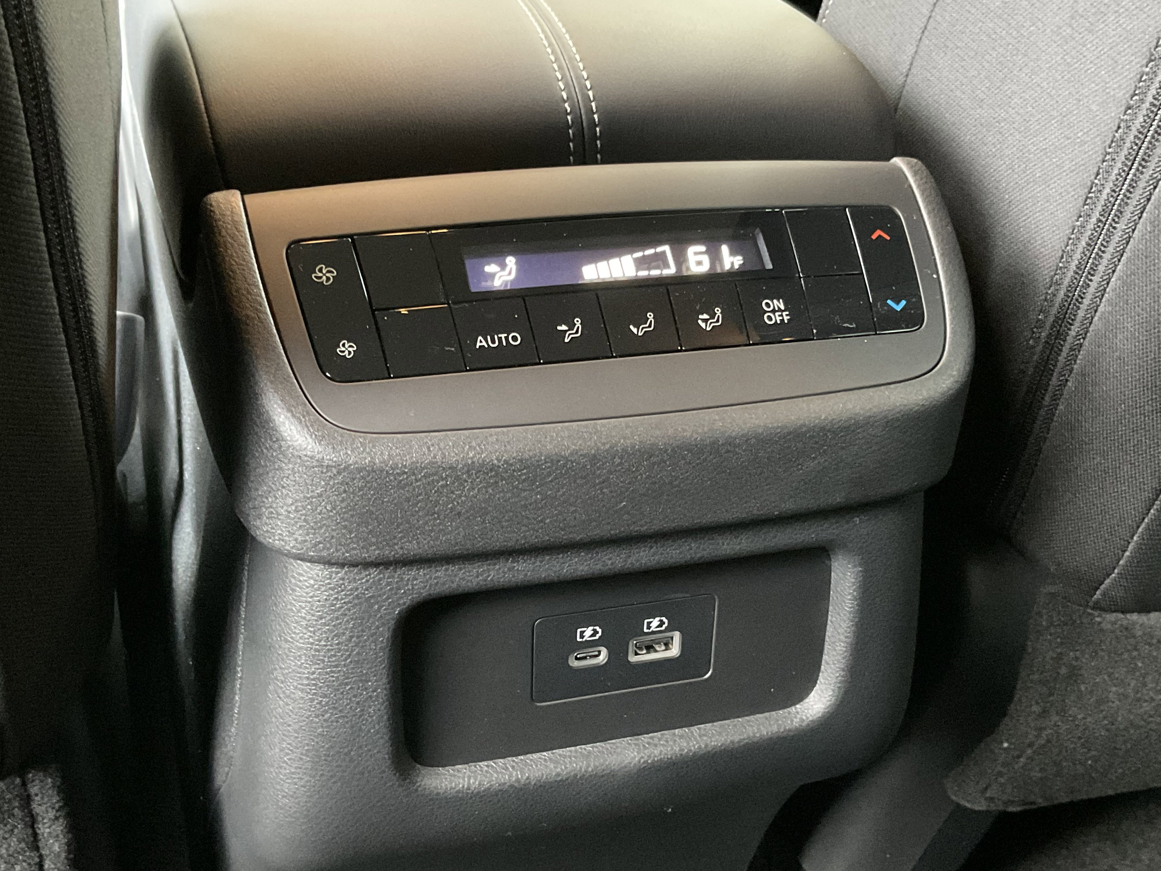 Used 2025 Nissan Pathfinder SV w/ Black Appearance Package image 34