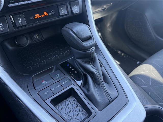 Used 2025 Toyota RAV4 XLE w/ Weather Package image 16