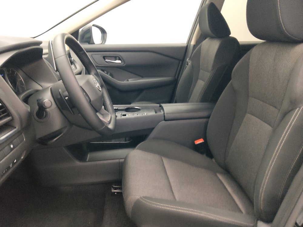 Used 2025 Nissan Rogue SV FWD image 17
