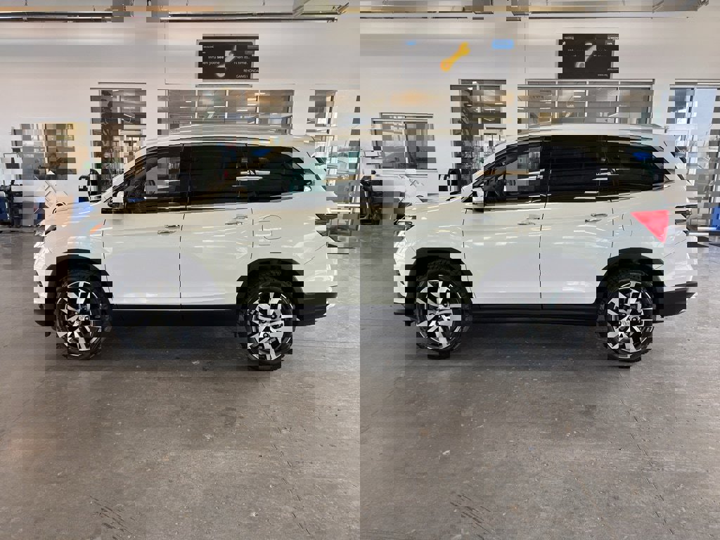 Used 2017 Honda Pilot Touring image 2