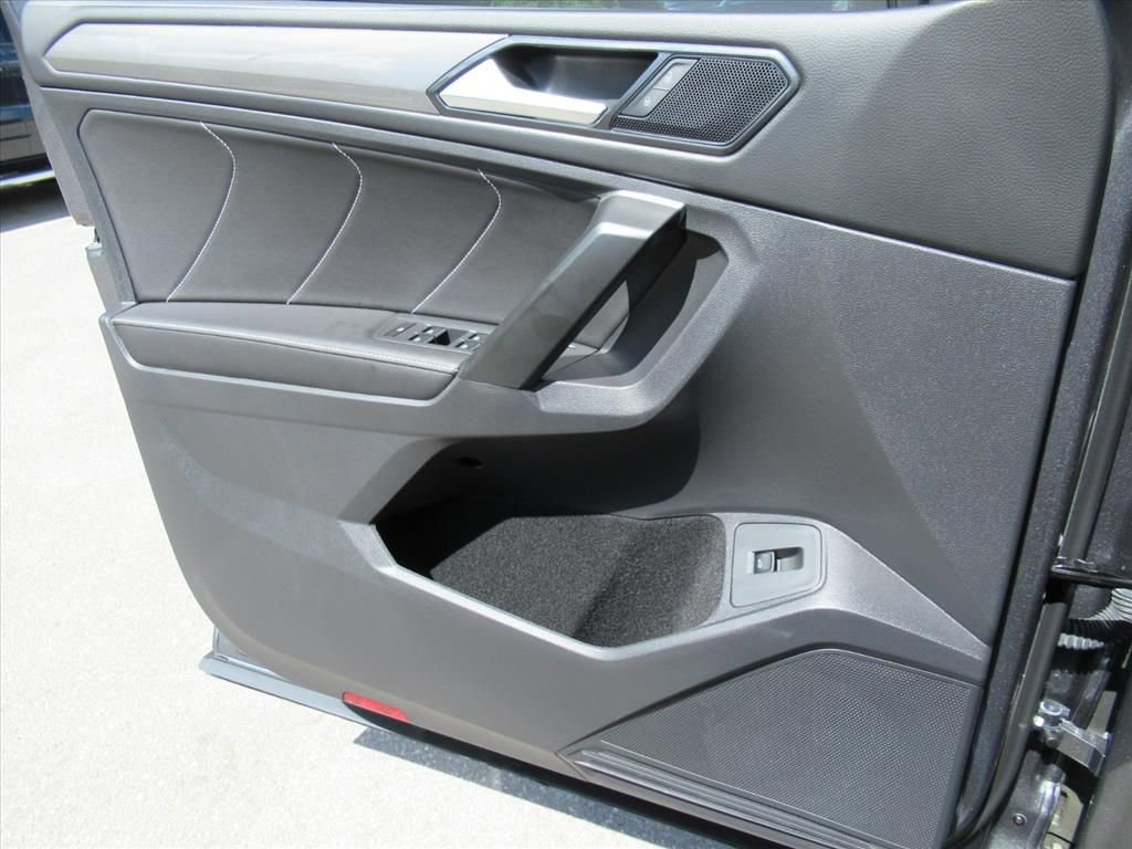 Used 2024 Volkswagen Tiguan SE FWD image 18