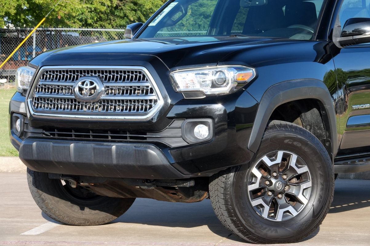 Used 2016 Toyota Tacoma TRD Off-Road AWD/4WD image 22