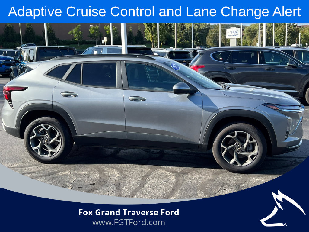 Used 2025 Chevrolet Trax LT w/ Driver Confidence Package FWD image 41