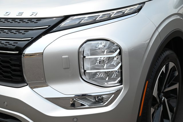 New 2023 Mitsubishi Outlander SEL image 10