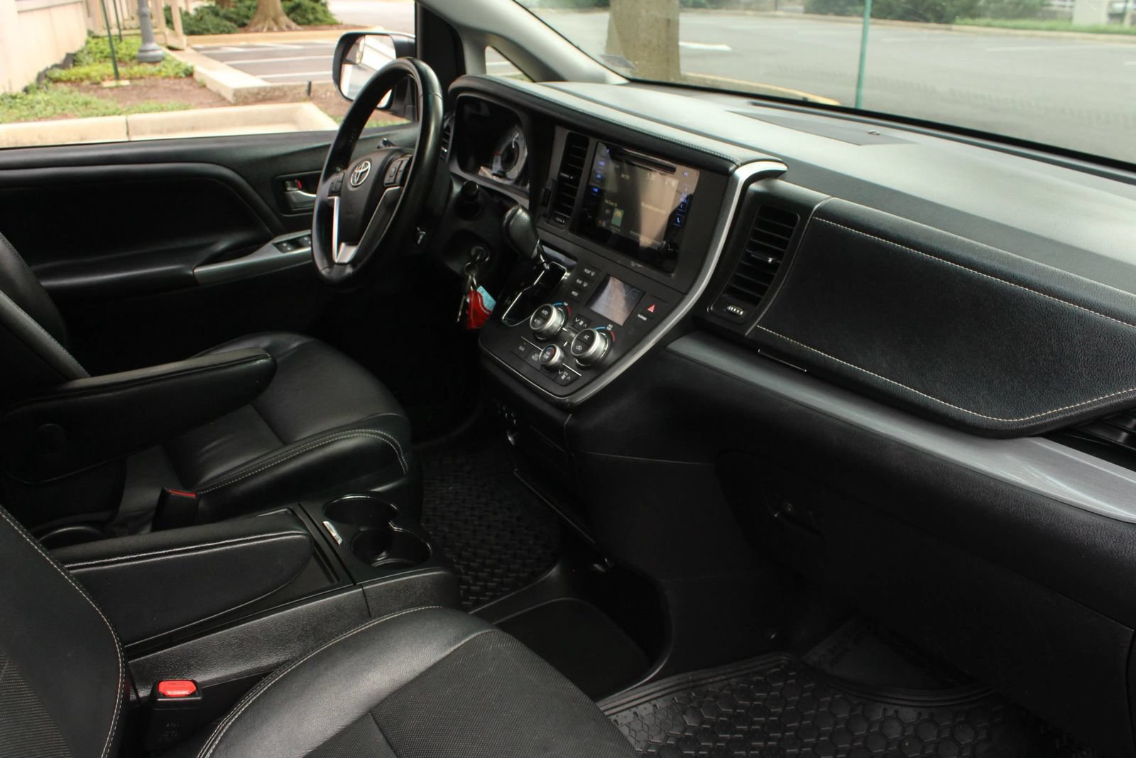 Used 2015 Toyota Sienna SE FWD image 24