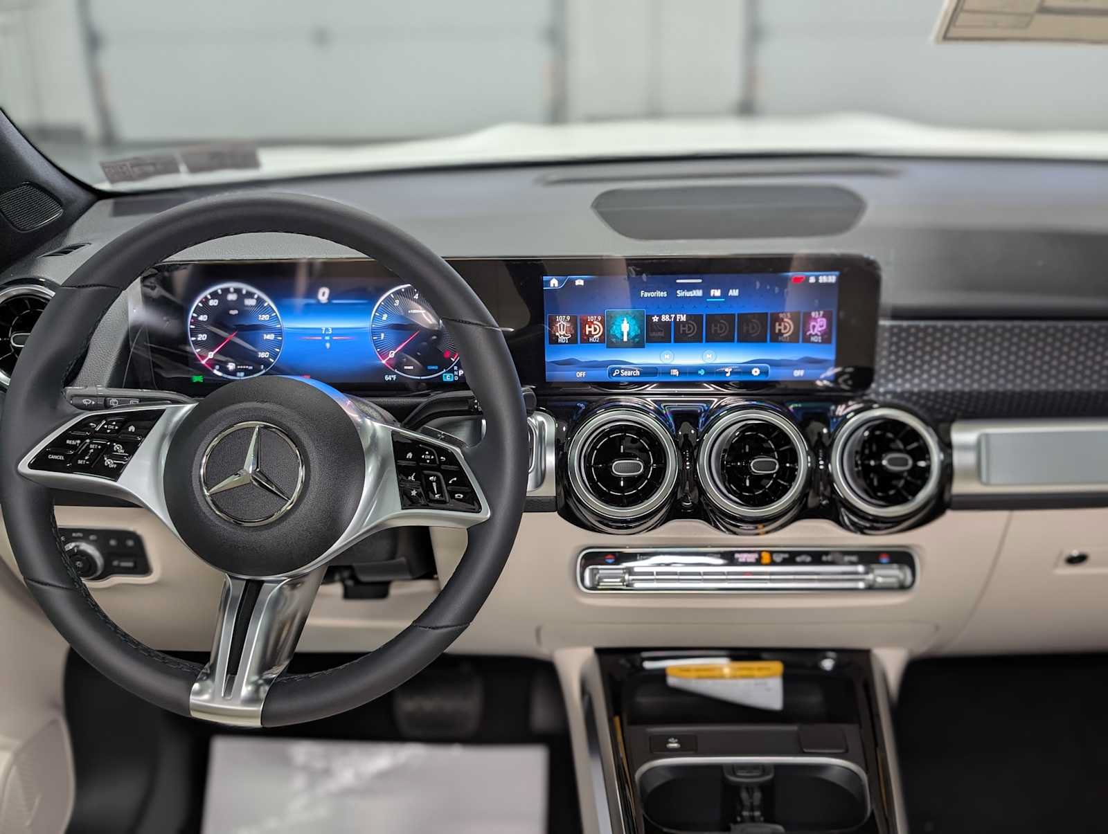New 2026 Mercedes-Benz GLB 250 4MATIC image 5