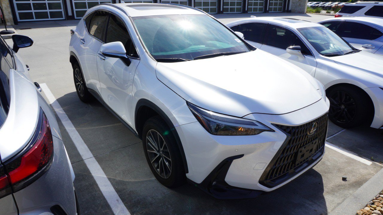 Used 2024 Lexus NX 250 FWD image 3
