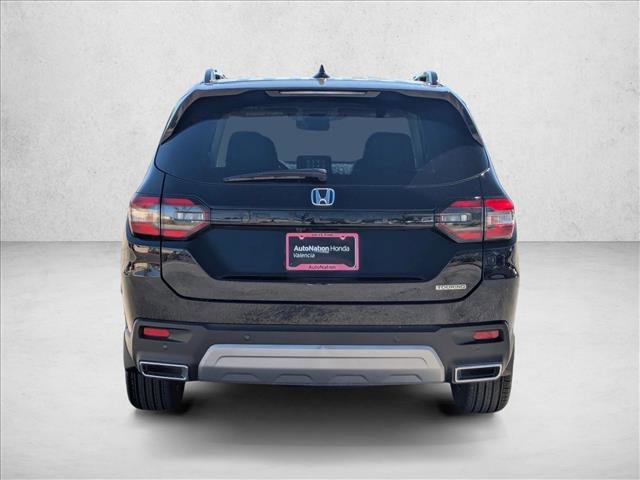 Used 2025 Honda Pilot Touring image 7
