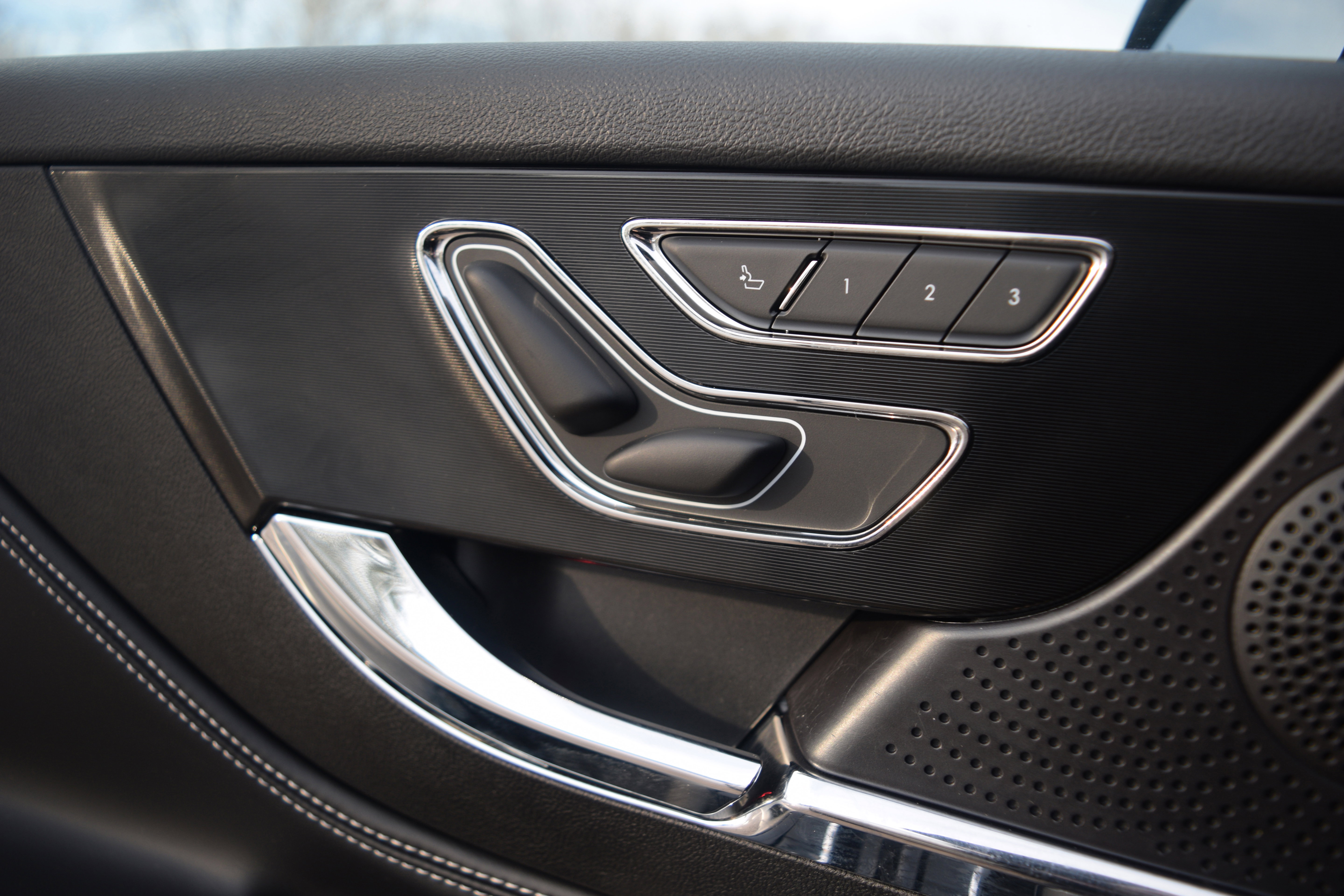 Used 2023 Lincoln Corsair Reserve w/ Jet Appearance Package image 18