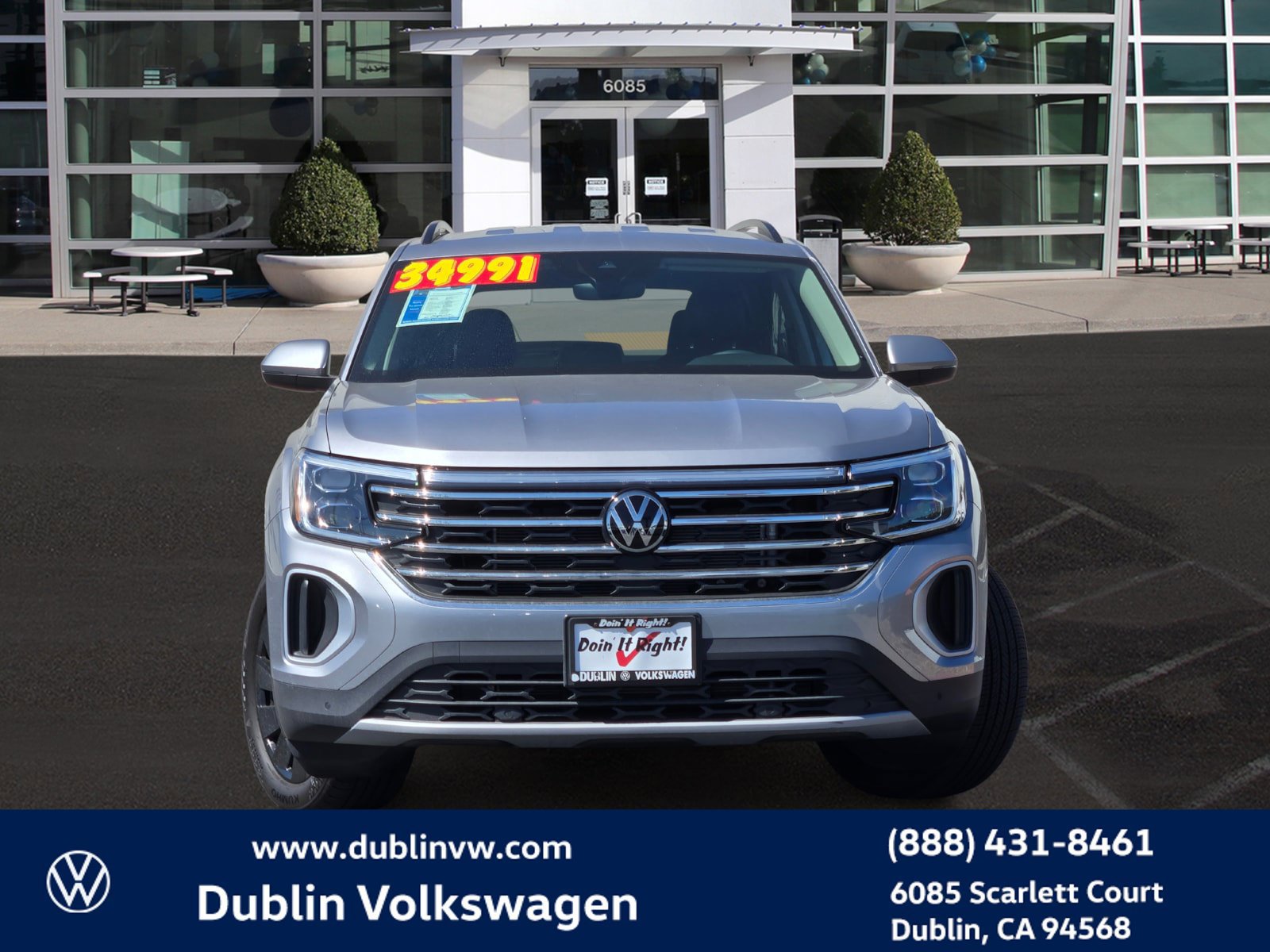 Used 2024 Volkswagen Atlas SE AWD/4WD image 2