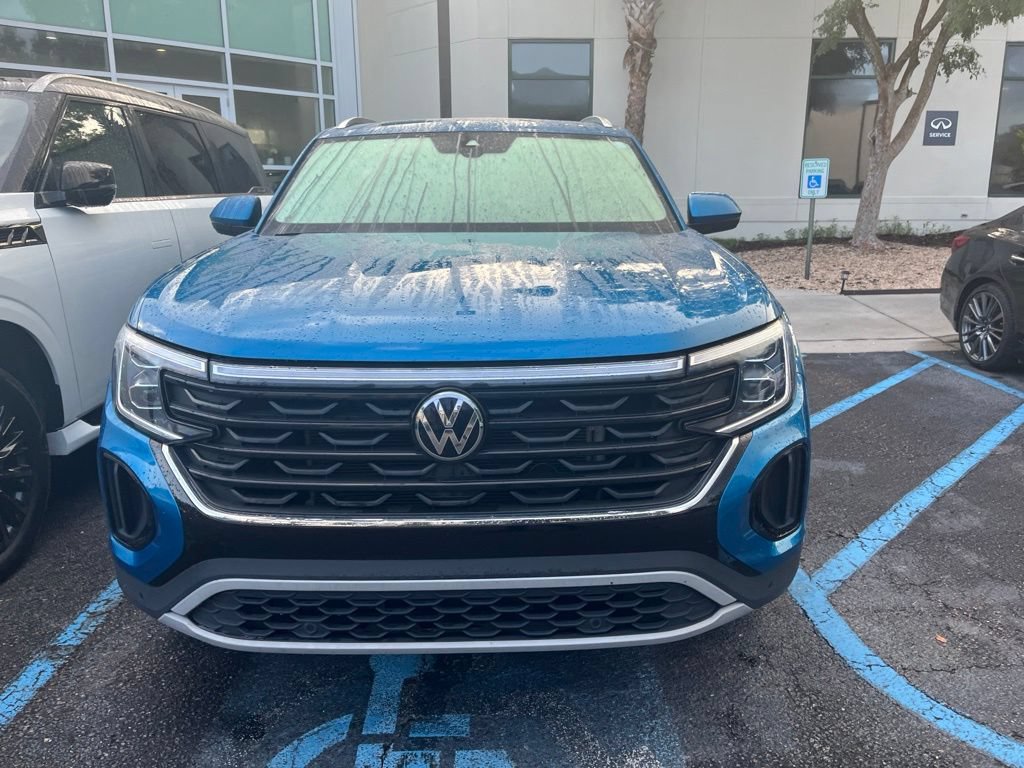 Used 2024 Volkswagen Atlas Cross Sport SE w/ Panoramic Sunroof Package FWD image 3