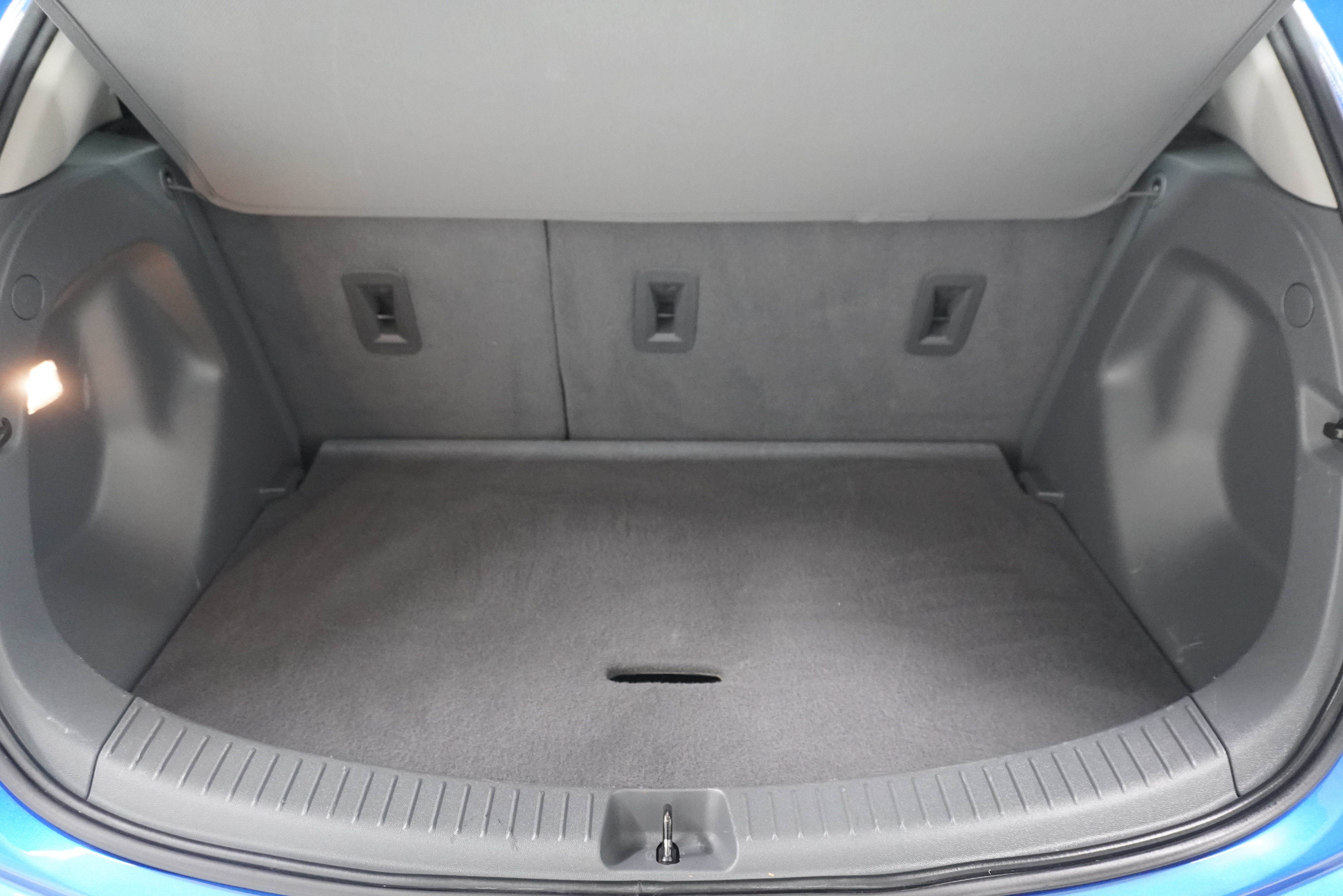 Used 2020 Chevrolet Bolt Premier w/ Infotainment Package FWD image 23