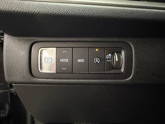 Used 2026 Chevrolet Traverse LT AWD/4WD image 16