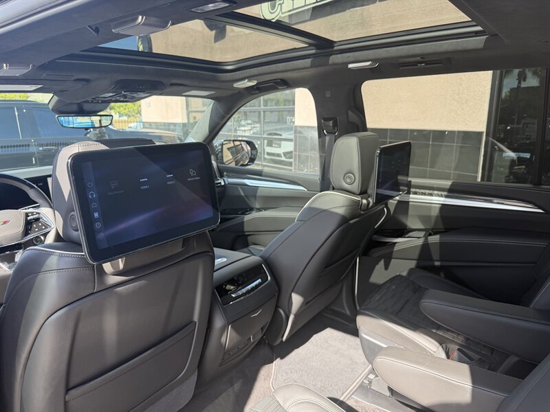 Used 2026 Cadillac Escalade ESV V AWD/4WD image 16