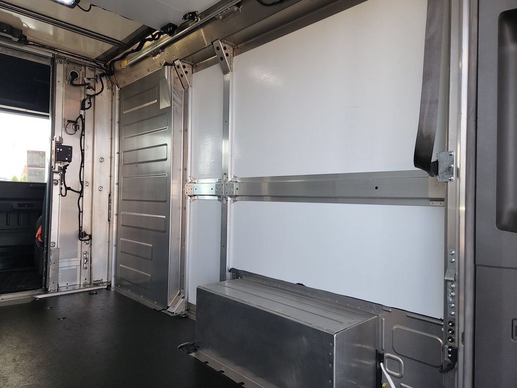 Used 2024 Chevrolet Brightdrop 400 w/ Commercial Equipment Package AWD/4WD image 18