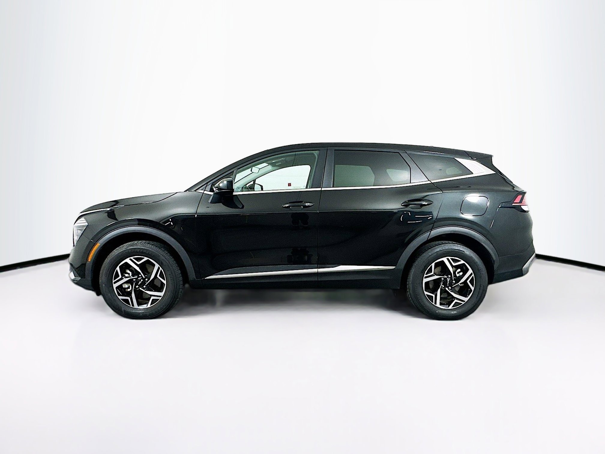 Used 2024 Kia Sportage LX image 4