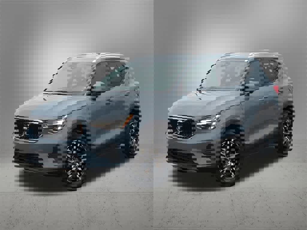 Used 2023 Volvo XC40 B5 Core w/ Convenience Package