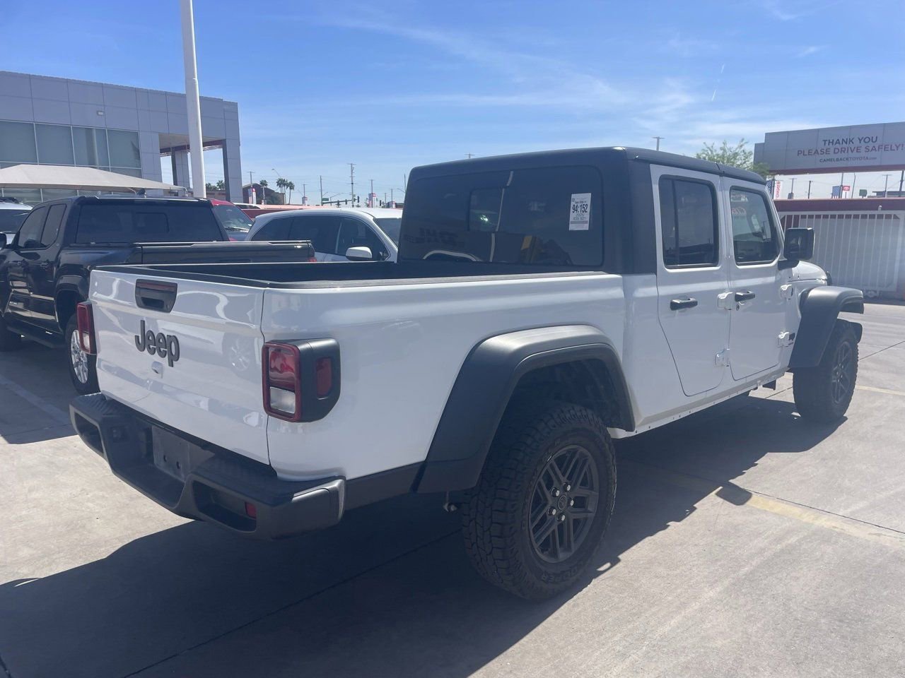 Used 2025 Jeep Gladiator Sport image 2