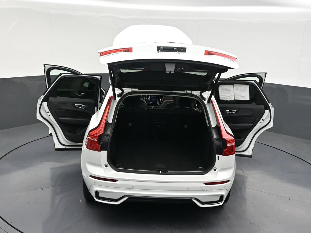 Used 2024 Volvo XC60 B5 Plus image 38