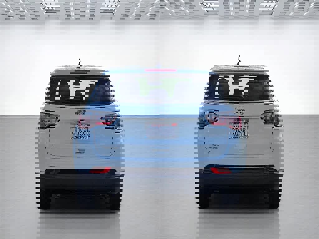 Used 2025 Jeep Compass Sport image 5