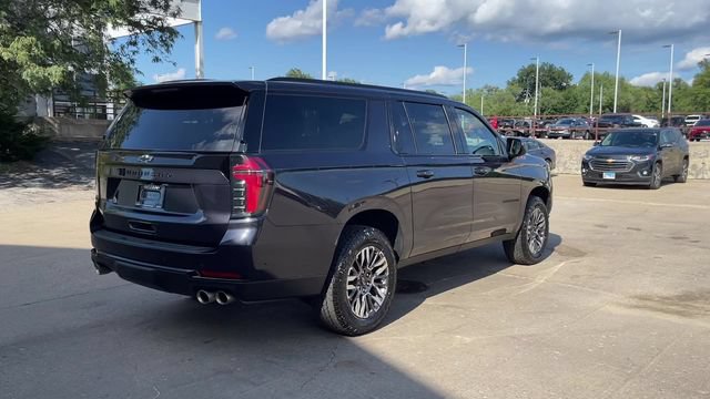 Used 2025 Chevrolet Suburban Z71 AWD/4WD image 8