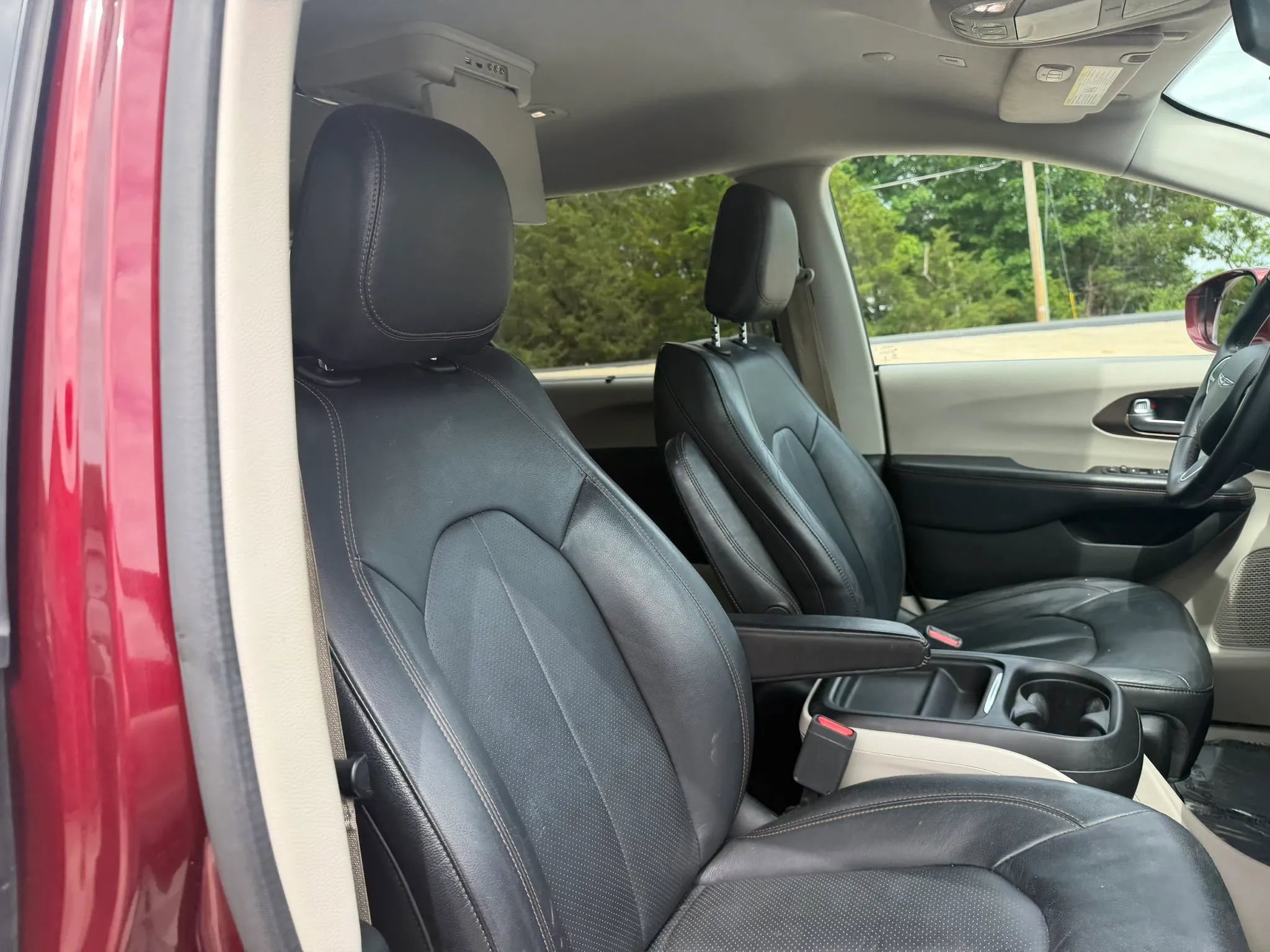 Used 2018 Chrysler Pacifica Touring-L FWD image 46