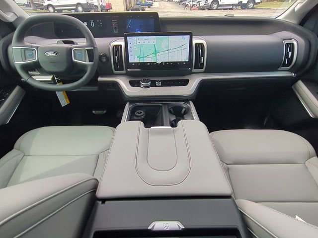 Used 2025 Ford Expedition Active image 16