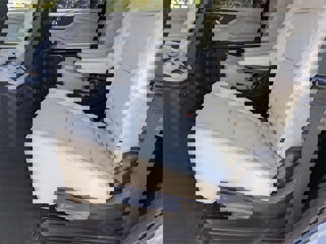 New 2025 Lincoln Navigator Reserve image 11