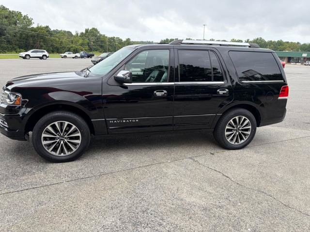 Used 2016 Lincoln Navigator Select AWD/4WD image 9