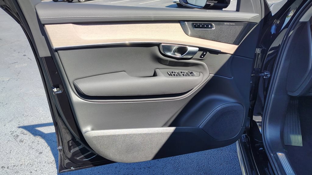 New 2026 Volvo XC90 B6 Plus w/ Protection Package Premier AWD/4WD image 8