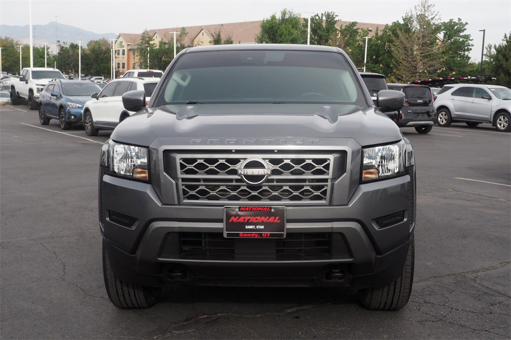 Used 2022 Nissan Frontier SV image 2
