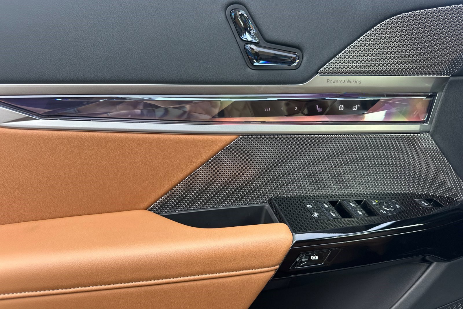 Used 2025 BMW 740i w/ Premium Package RWD image 12