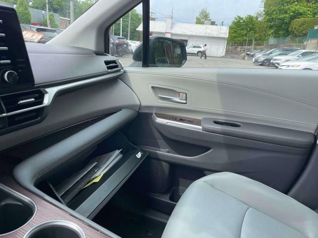 Used 2023 Toyota Sienna XLE FWD image 34