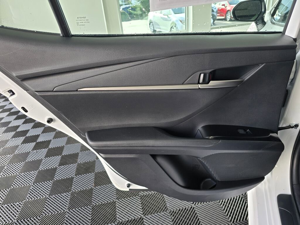Used 2025 Toyota Camry SE image 39