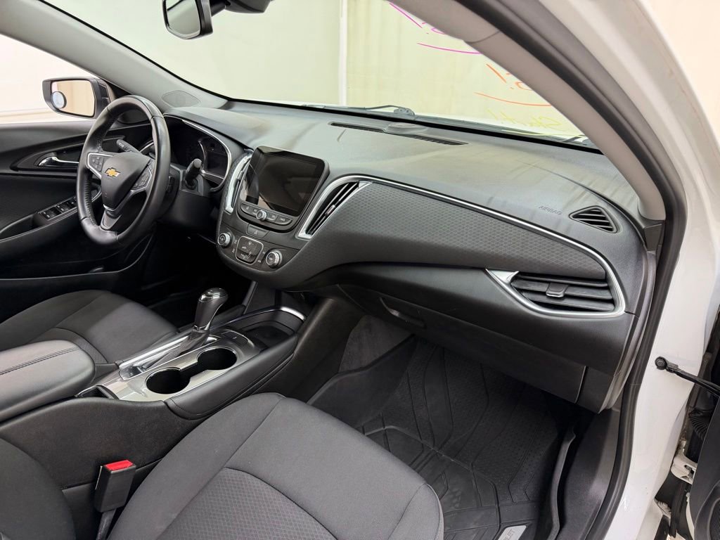 Used 2018 Chevrolet Malibu LT FWD image 11