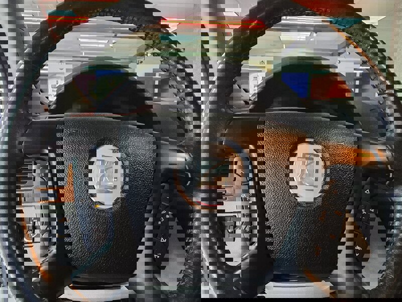 Used 2010 Saturn Outlook XR image 27