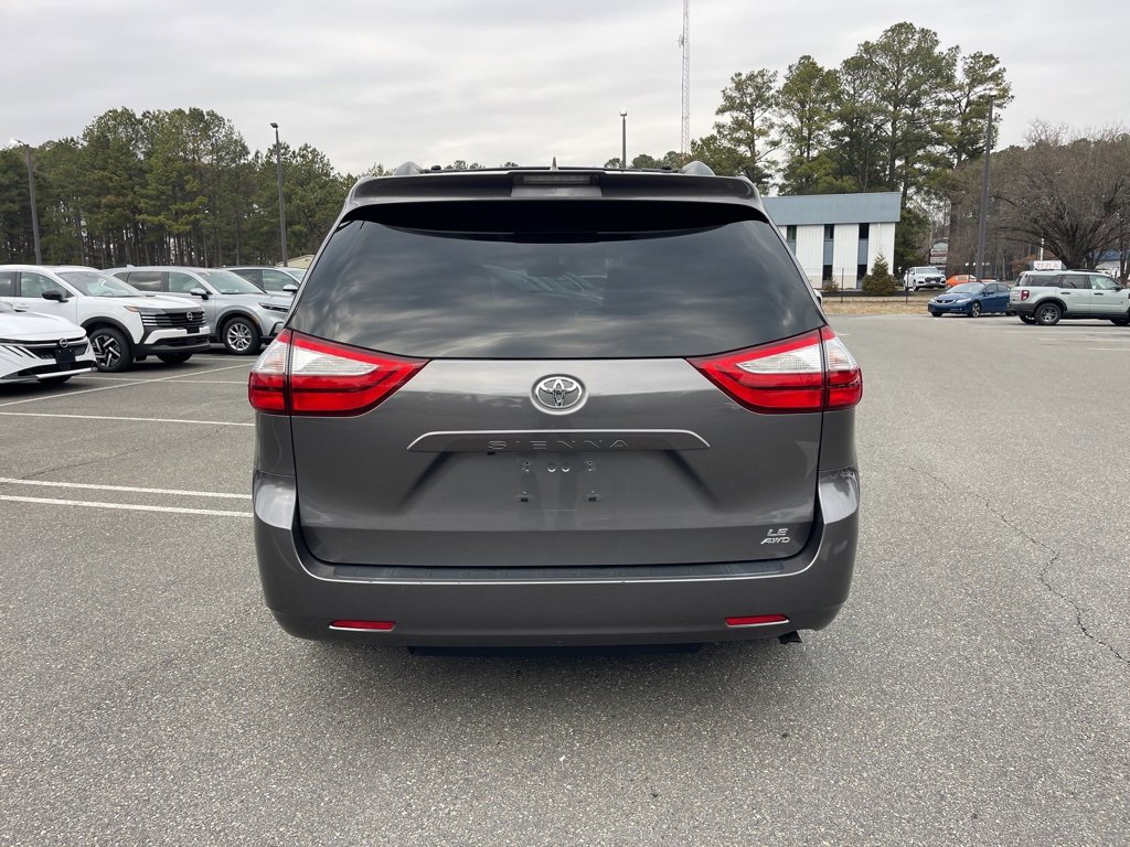 Used 2018 Toyota Sienna LE image 10
