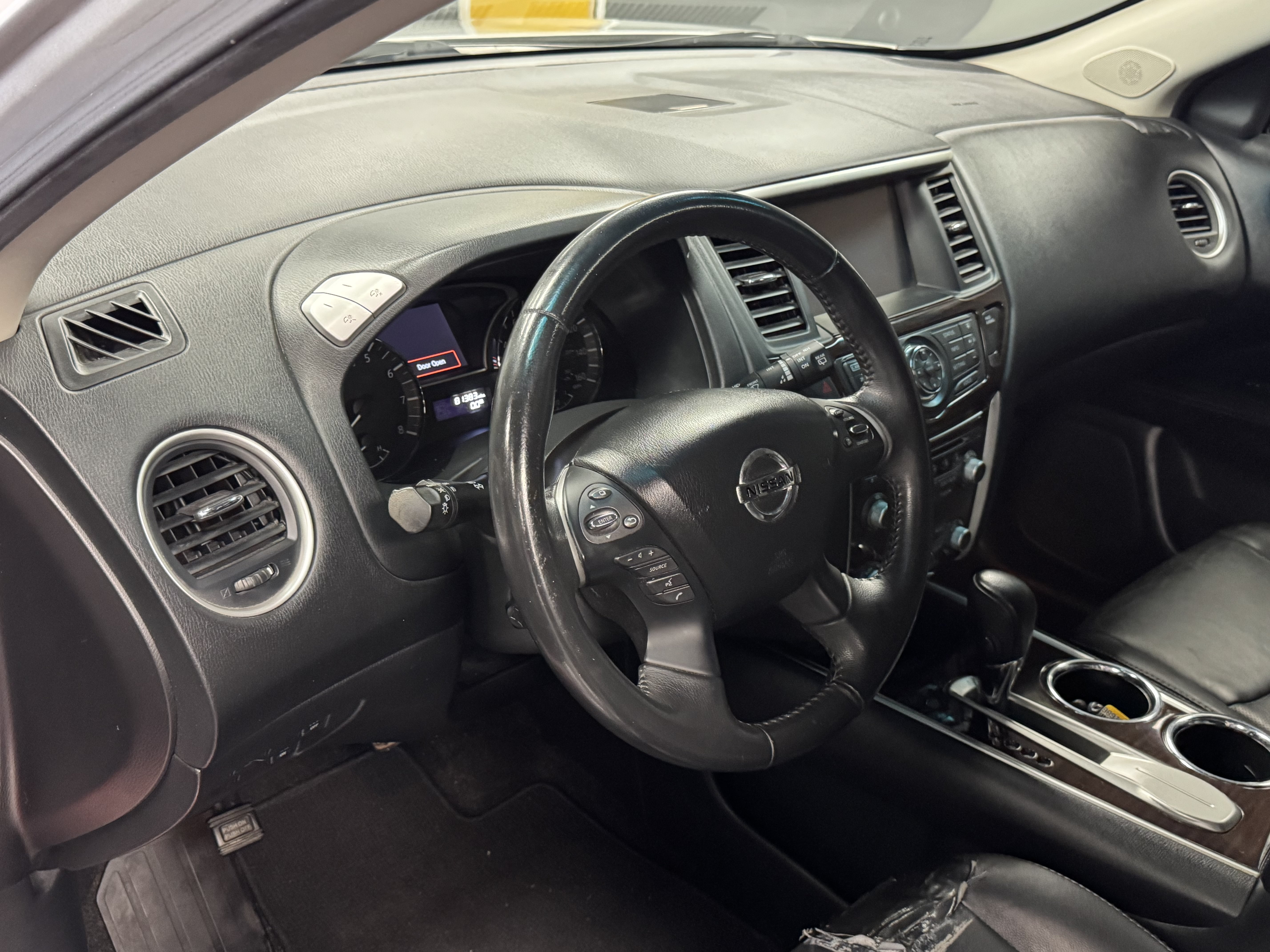 Used 2014 Nissan Pathfinder Platinum w/ Platinum Premium Package FWD image 9
