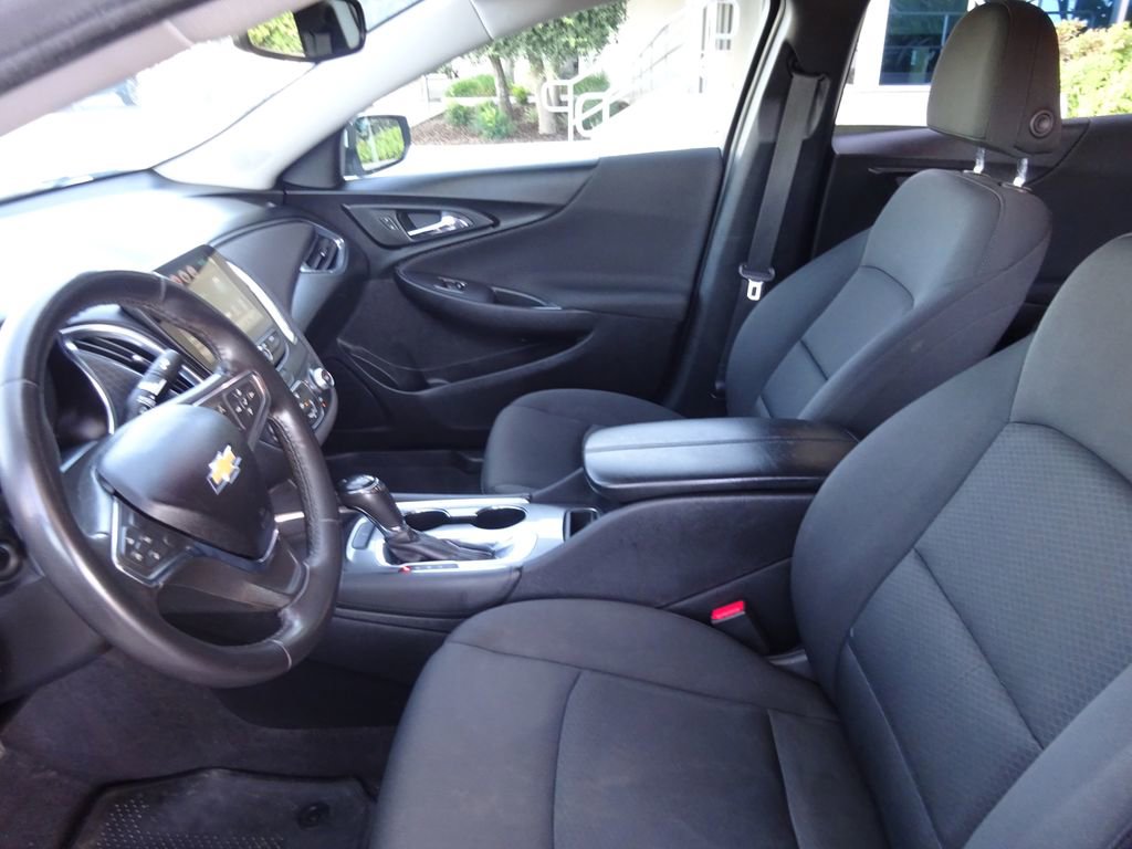 Used 2018 Chevrolet Malibu LT FWD image 12
