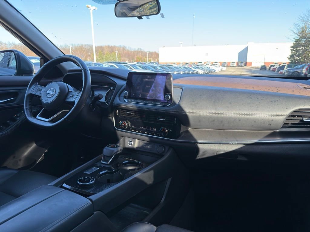 Used 2023 Nissan Rogue SV w/ SV Premium Package image 17