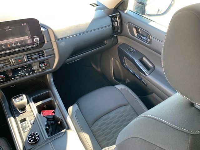 Used 2025 Nissan Pathfinder S image 22