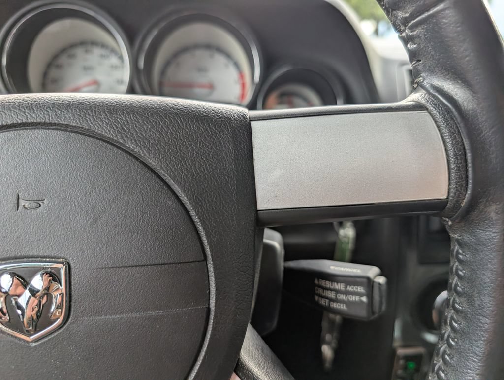Used 2009 Dodge Challenger R/T RWD image 29