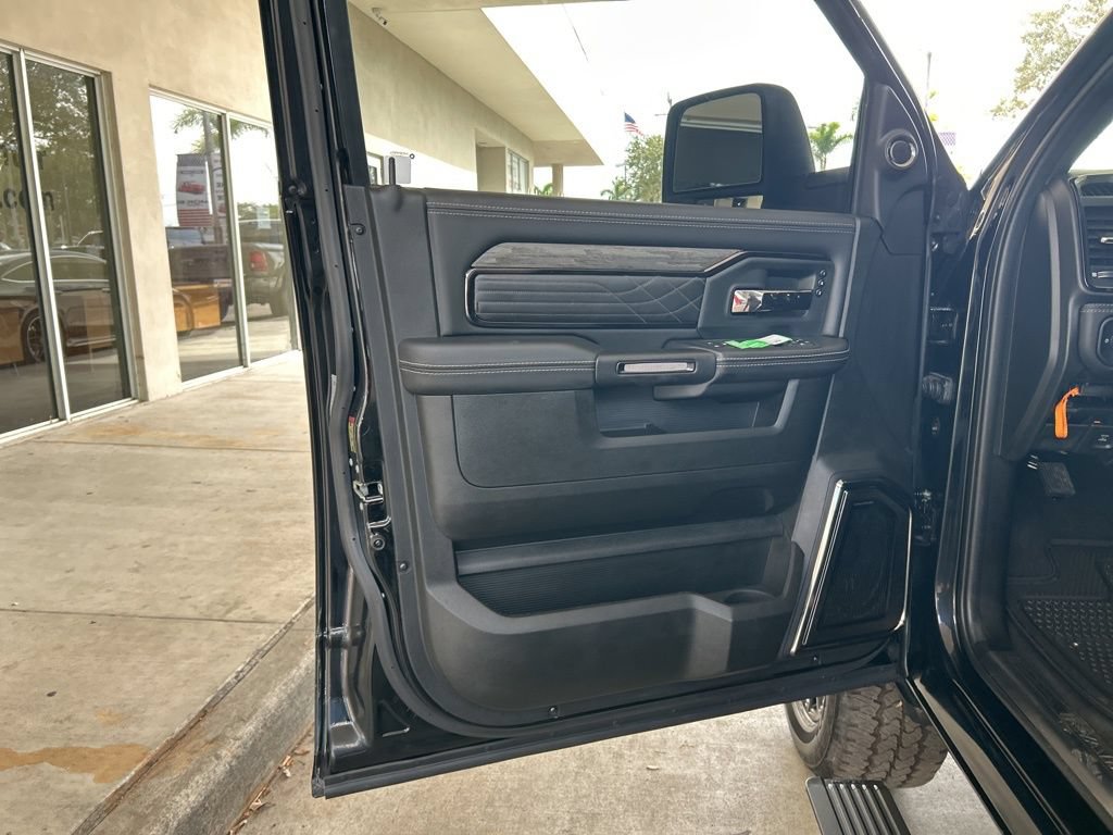 Used 2025 RAM 2500 Limited AWD/4WD image 52