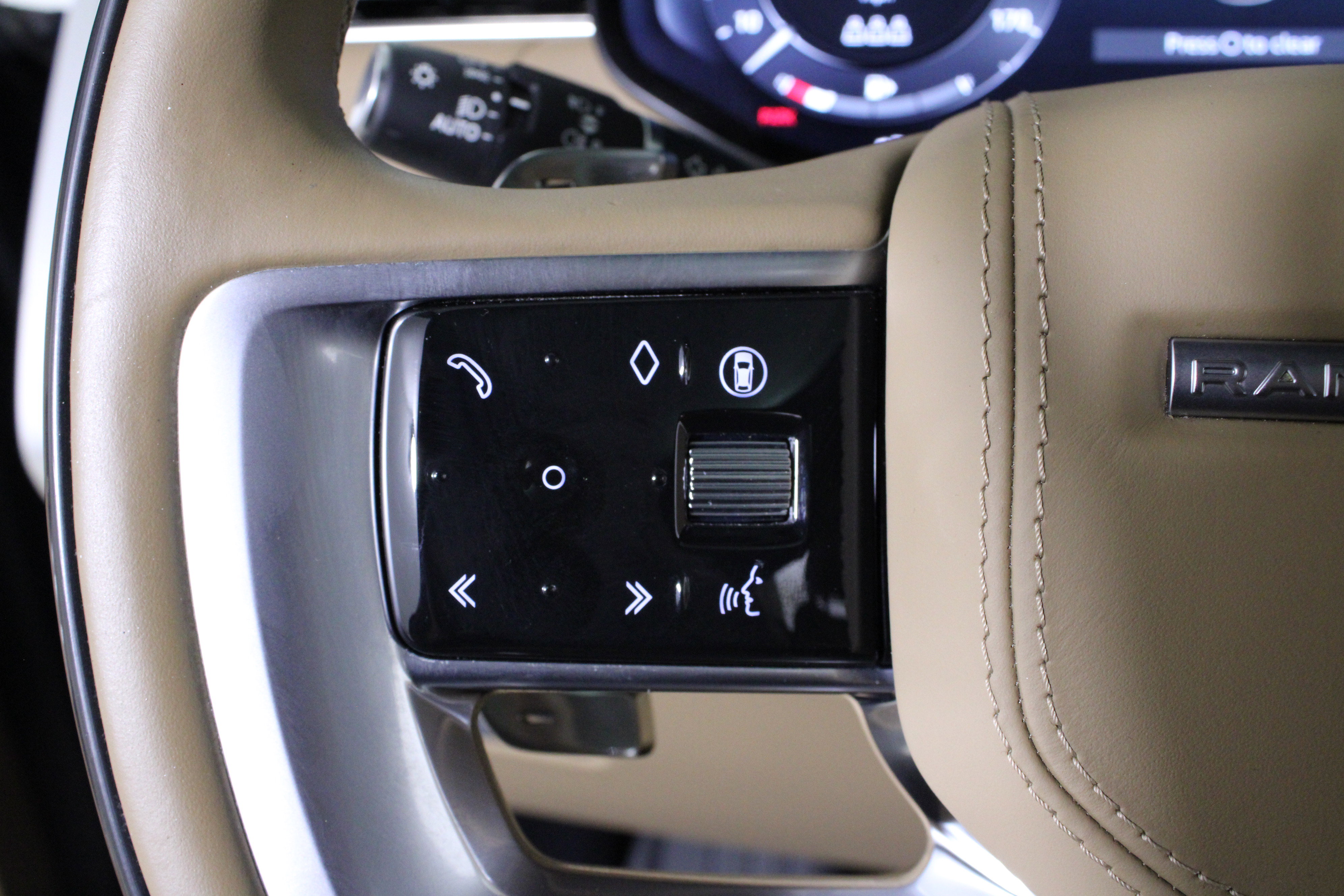 Used 2024 Land Rover Range Rover SE image 24