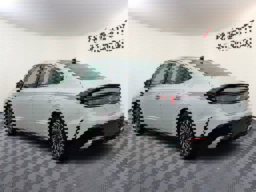 Used 2025 Hyundai Sonata Limited image 6