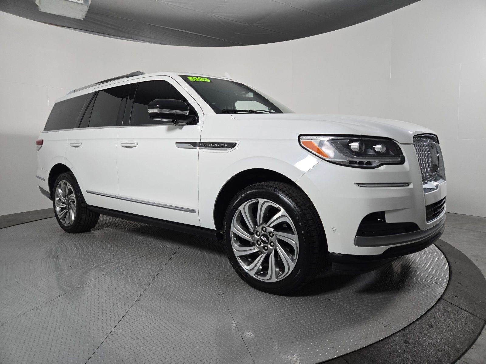 Certified 2023 Lincoln Navigator Reserve AWD/4WD image 2