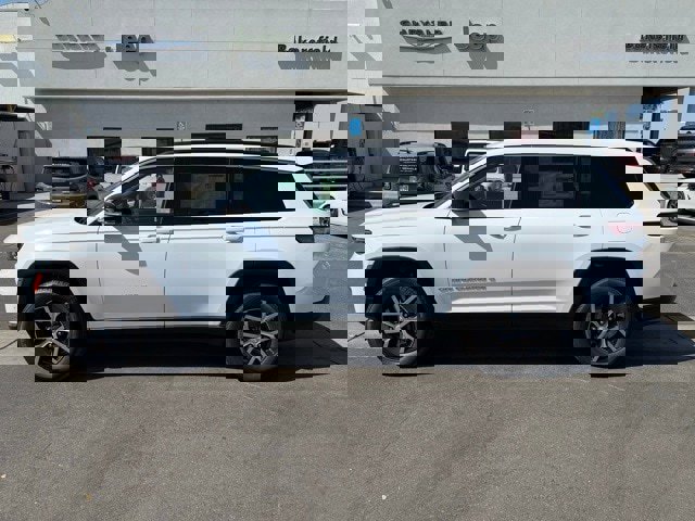 New 2025 Jeep Grand Cherokee L Limited w/ Luxury Tech Group II image 3
