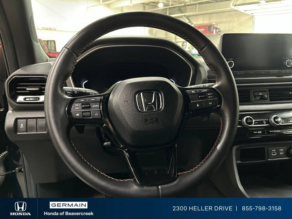 Used 2025 Honda Pilot Sport image 16