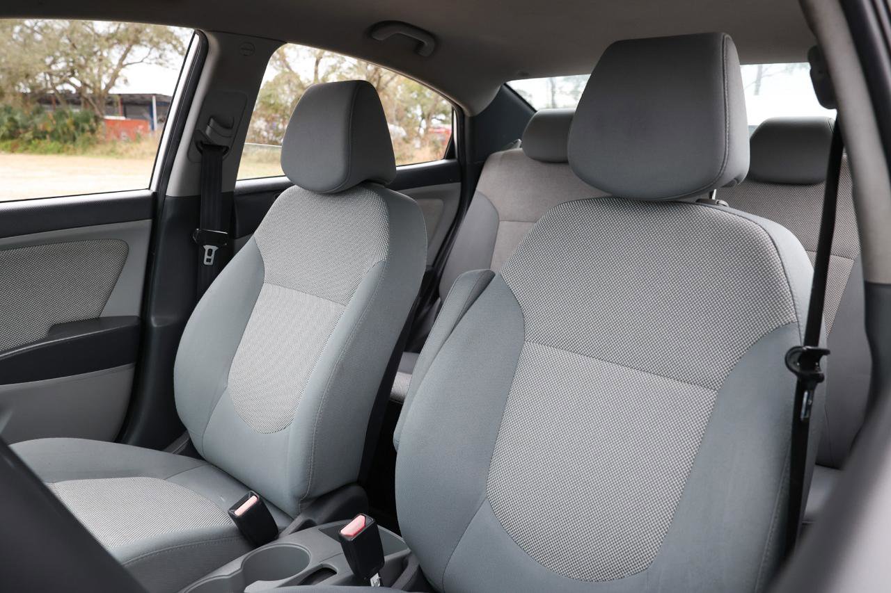 Used 2013 Hyundai Accent GLS image 6